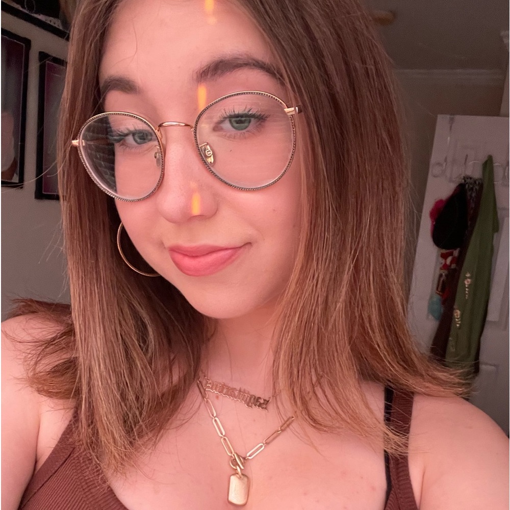 Meet your Posher, Olivia